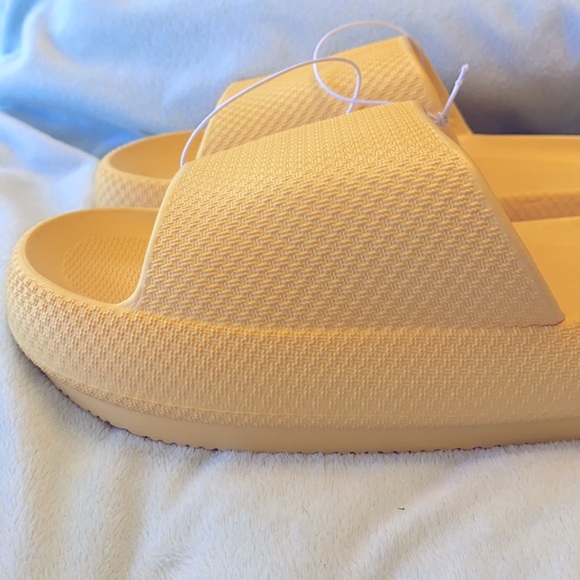 MENORE. THICK SOLE YELLOW SLIDES-CUTE-COMFORTABLE - Picture 3 of 9